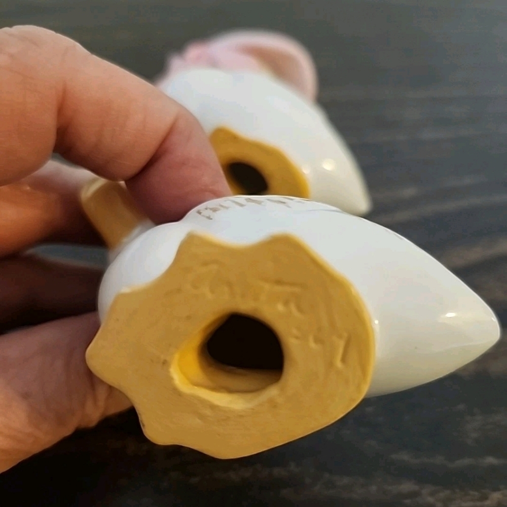 2 Vintage ceramic duck W Bonnet figurine - Picture 5 of 8